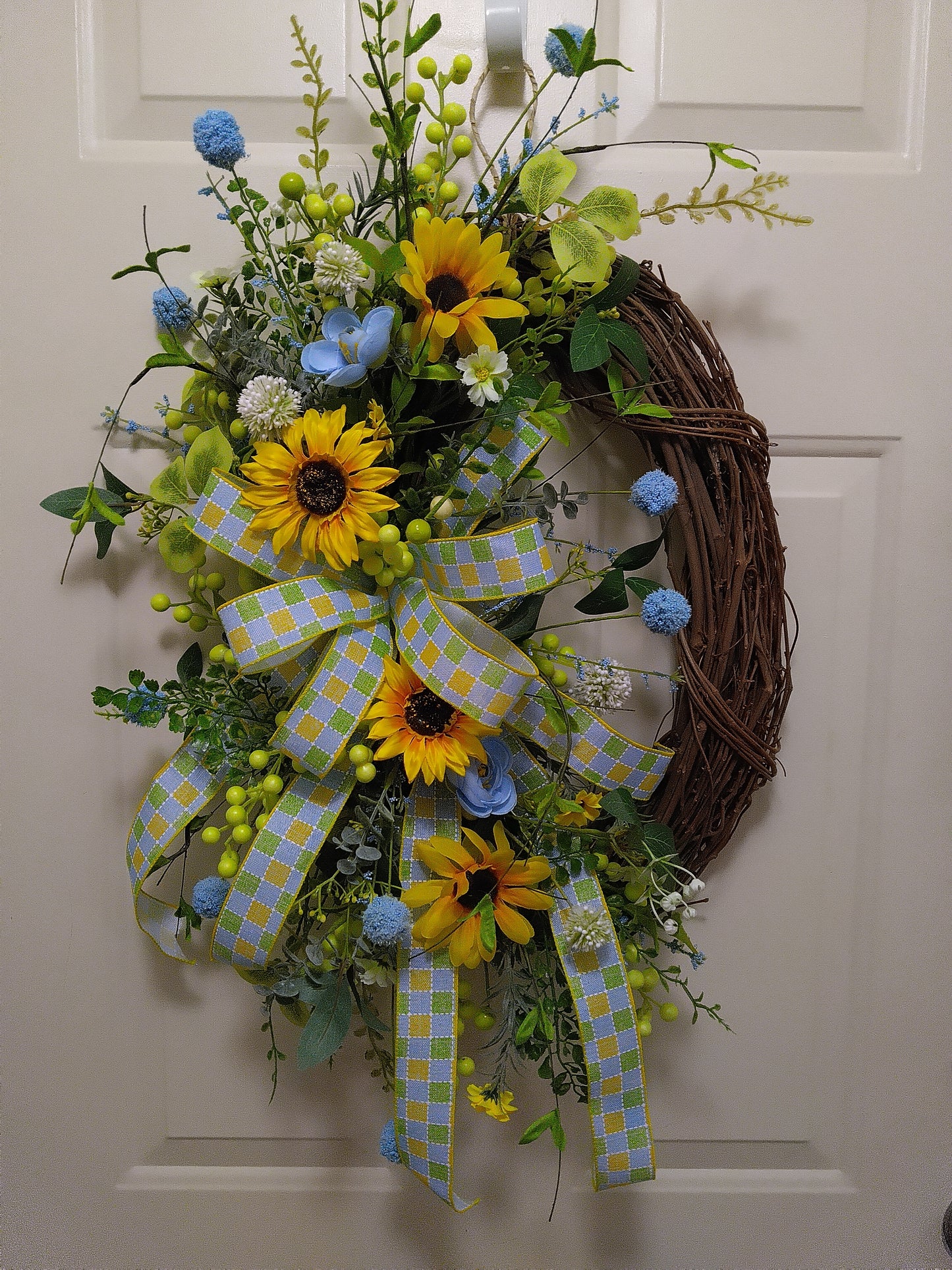 Sunflower wreath on Oval Grapevine